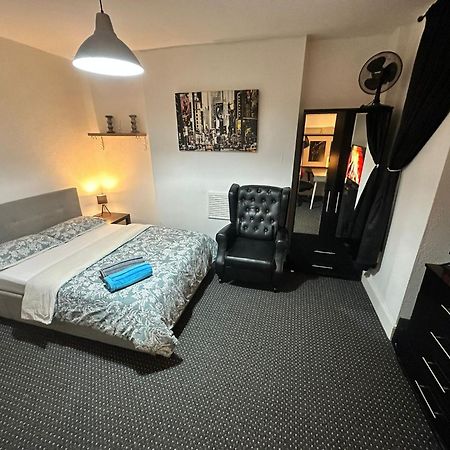 Whitechapel Station Rooms R1 London Exterior foto