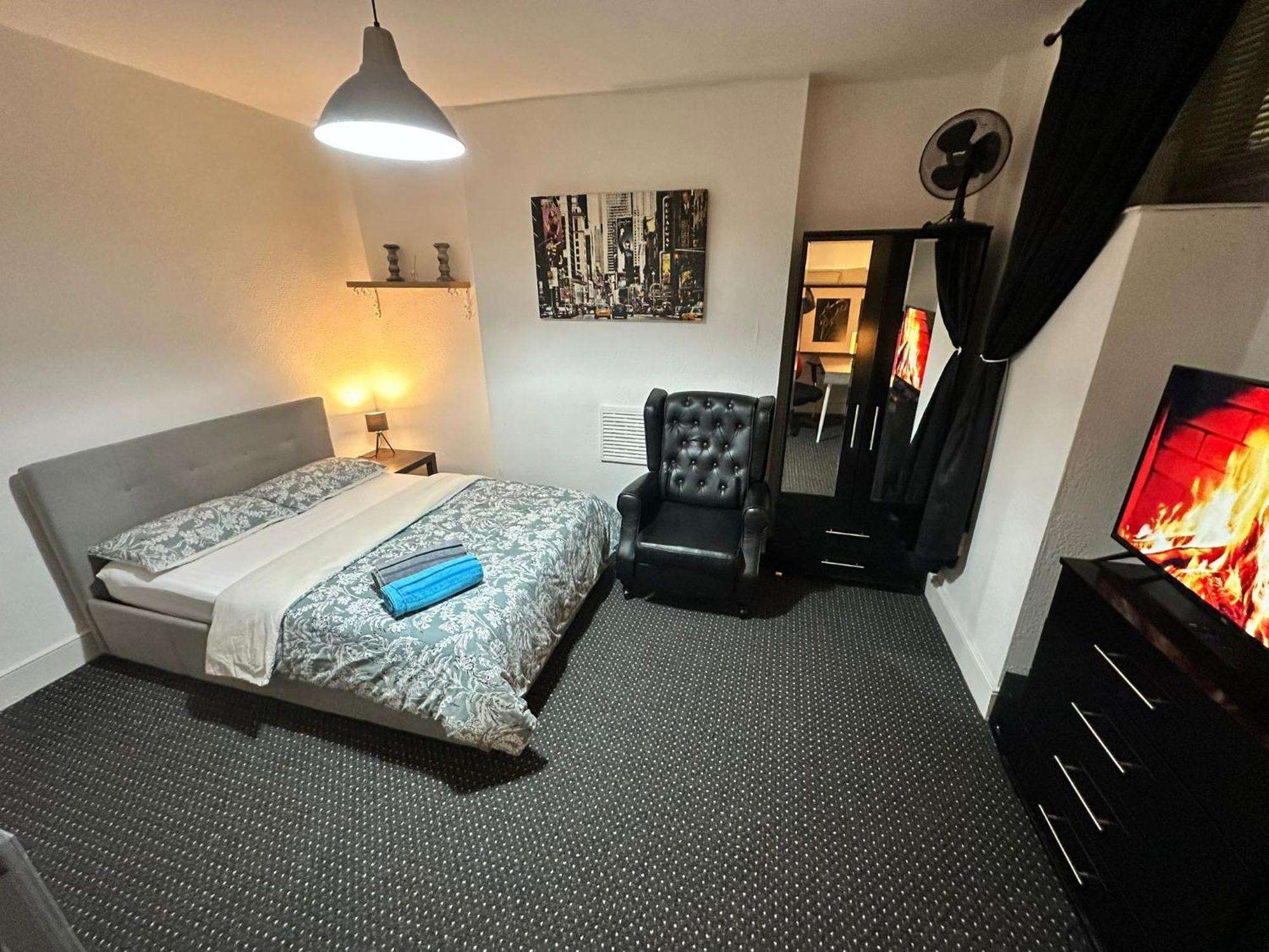Whitechapel Station Rooms R1 London Exterior foto