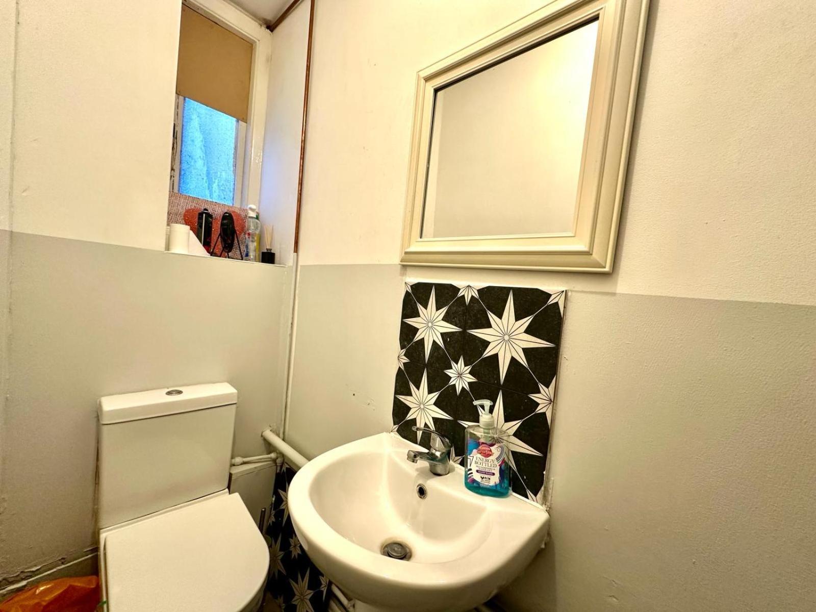 Whitechapel Station Rooms R1 London Exterior foto