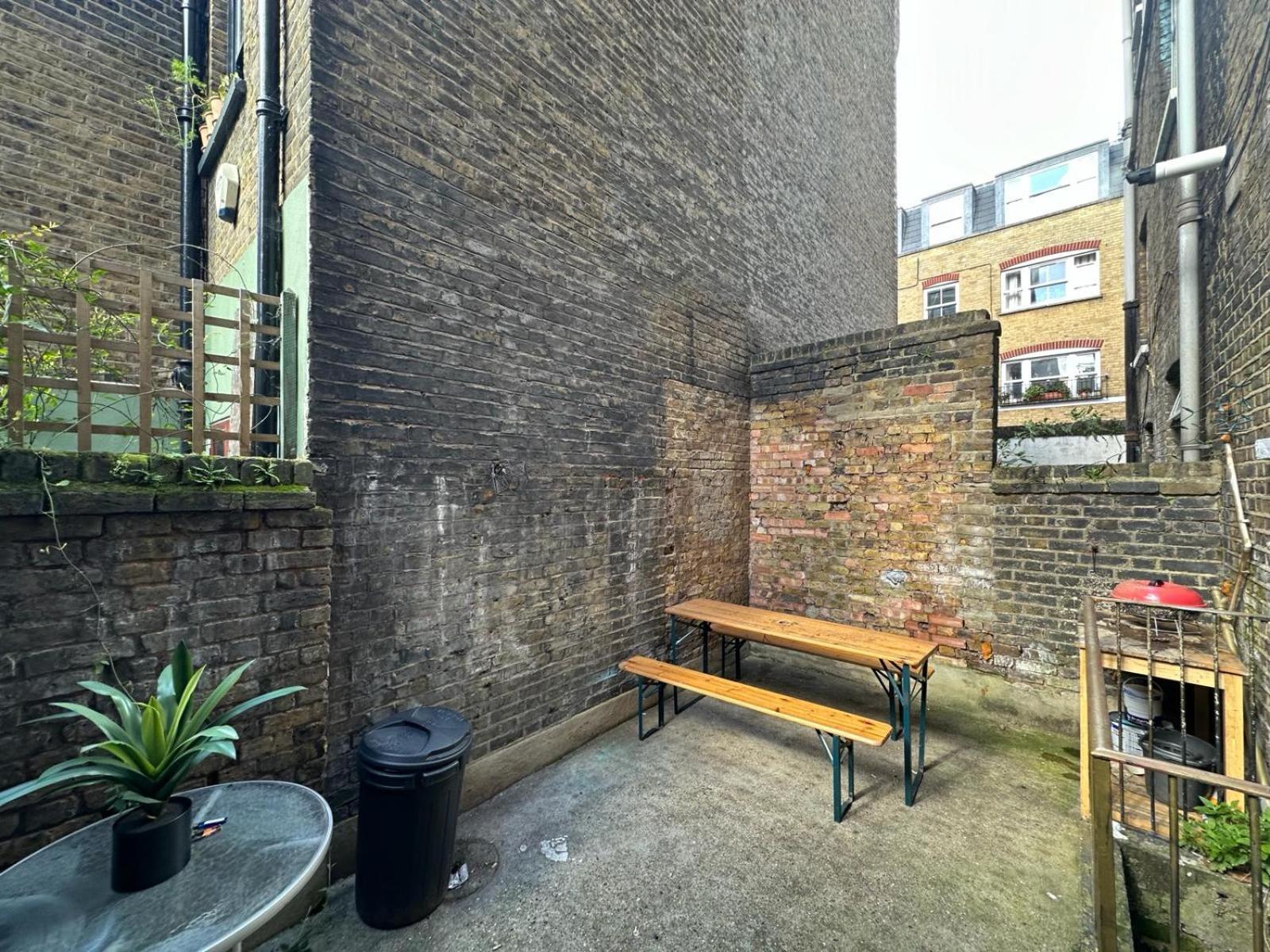 Whitechapel Station Rooms R1 London Exterior foto